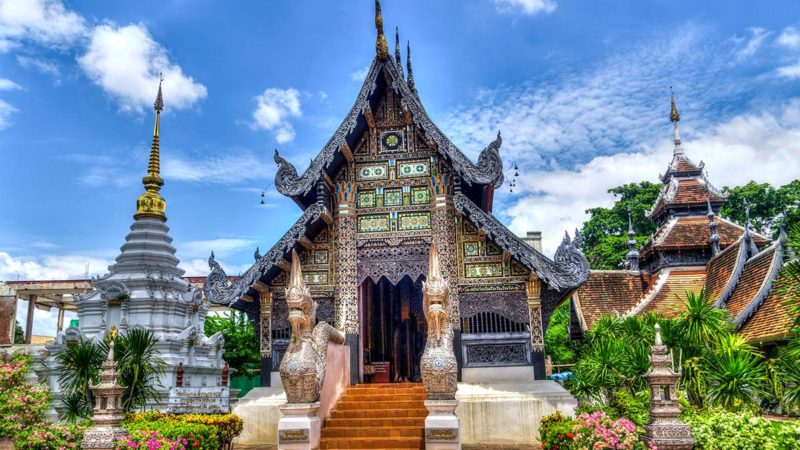 A colourful Thai buddhist temple